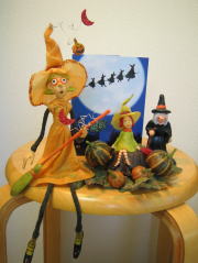 ハロウィーンの魔女の人形たち